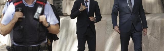 低调看直播-内马尔案开审 他把责任推给父亲 老佛爷出庭作证