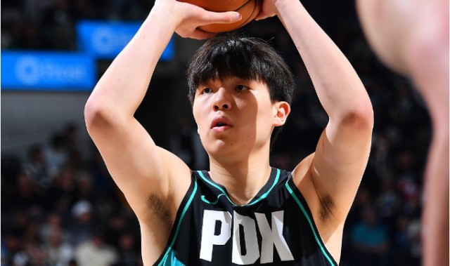 低调JR看球-杨瀚森第20场DNP！开拓者大胜热火4连胜 阿夫迪亚伤退热巴32+10