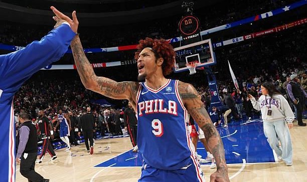 常规时间遭关键误判，乌布雷赛后秀中文：兄弟萌，正义必胜