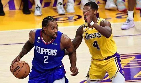 低调看直播-替补上阵完成复出首秀！莱昂纳德仍是詹皇最大克星